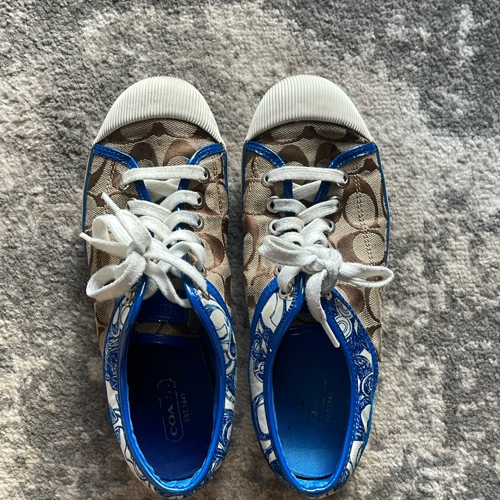 Coach casual tennis shoes. Good condition. Size 7B